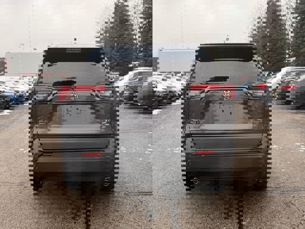 Used 2021 Toyota RAV4 XLE image 5