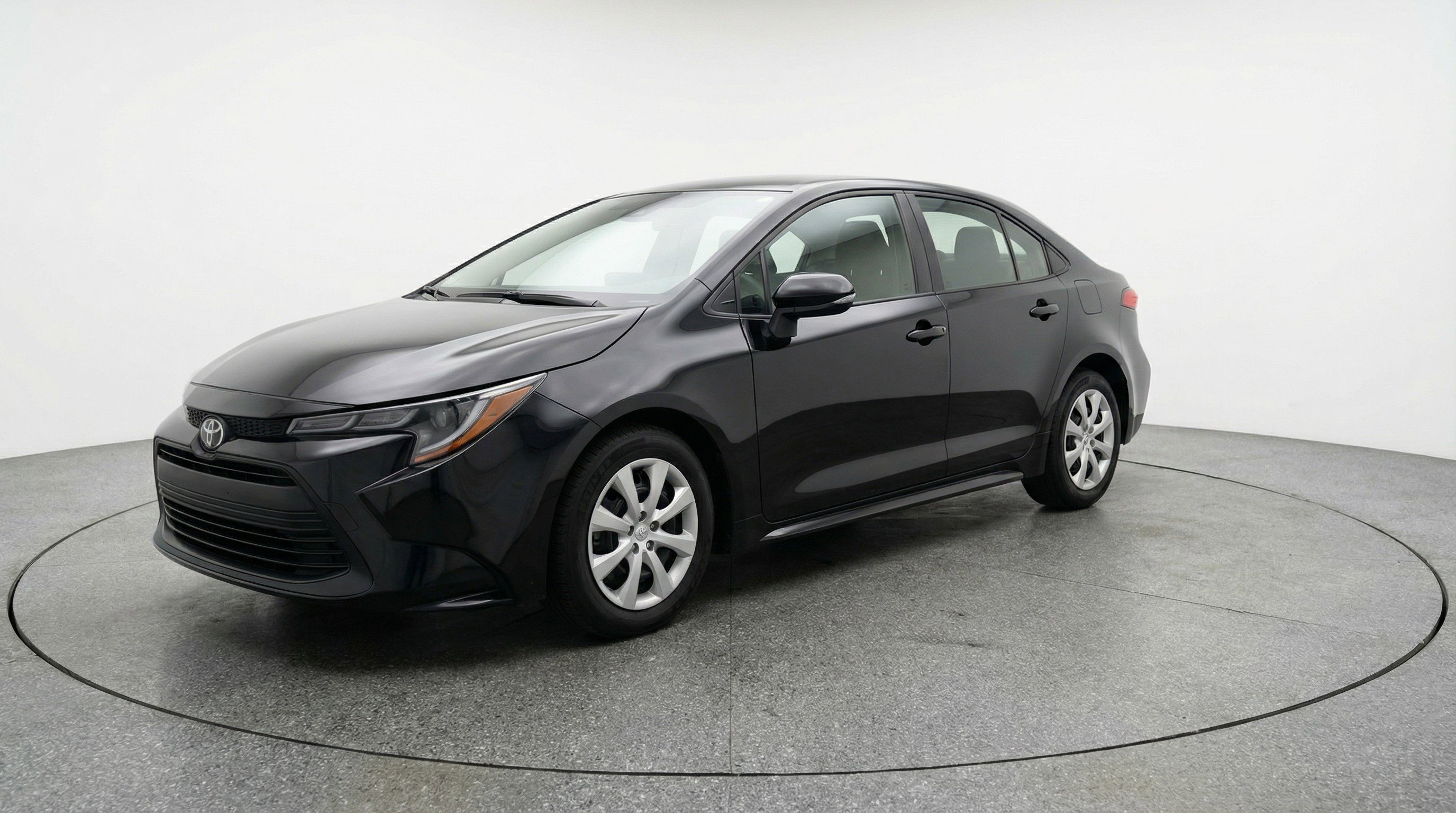 Used 2025 Toyota Corolla LE image 3