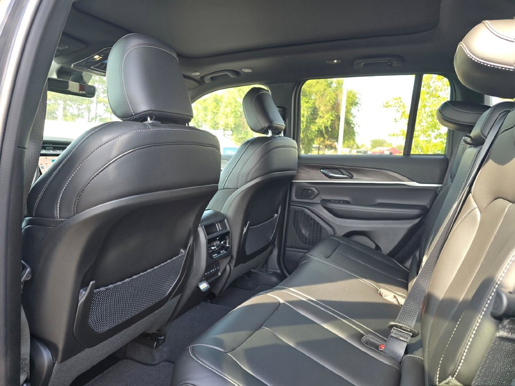 New 2026 Jeep Grand Cherokee Limited w/ Limited Altitude Package AWD/4WD image 13