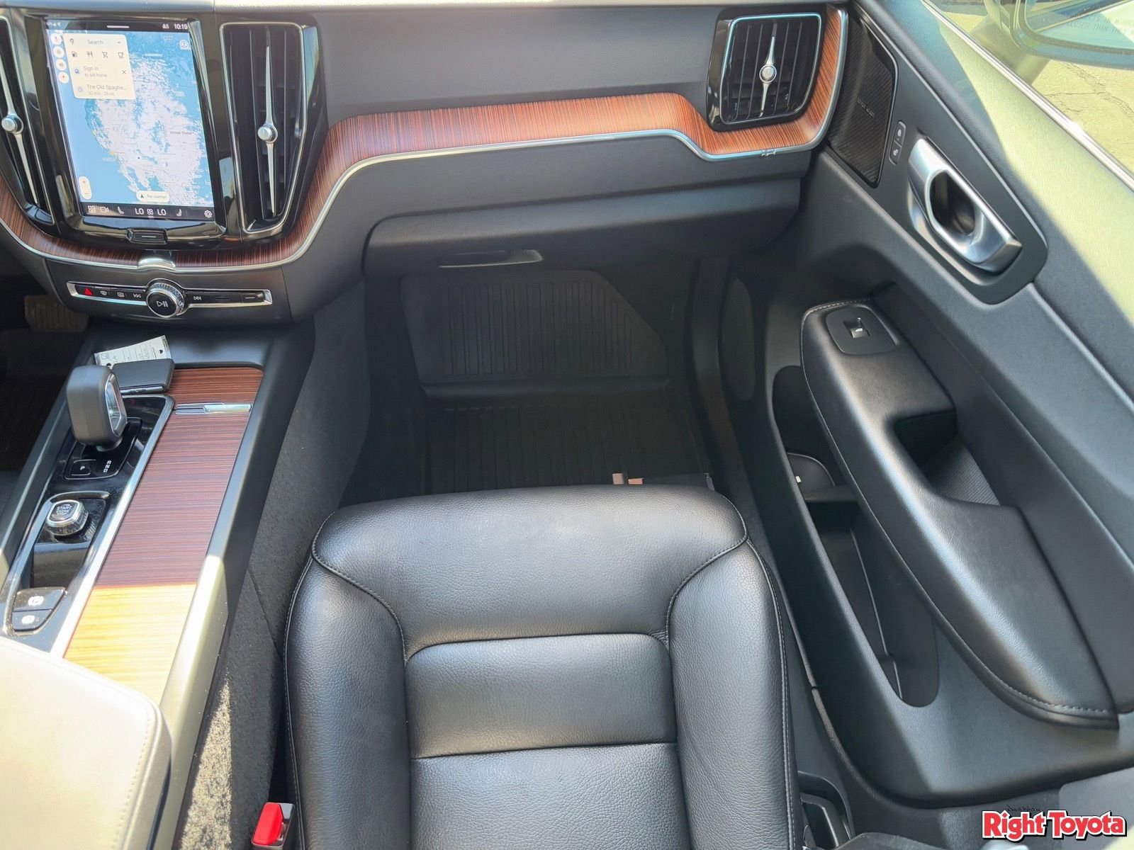 Used 2023 Volvo XC60 B5 Plus w/ Protection Package image 15