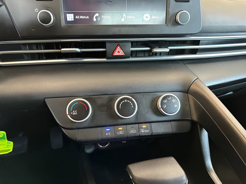 Used 2025 Hyundai Elantra SE FWD image 20