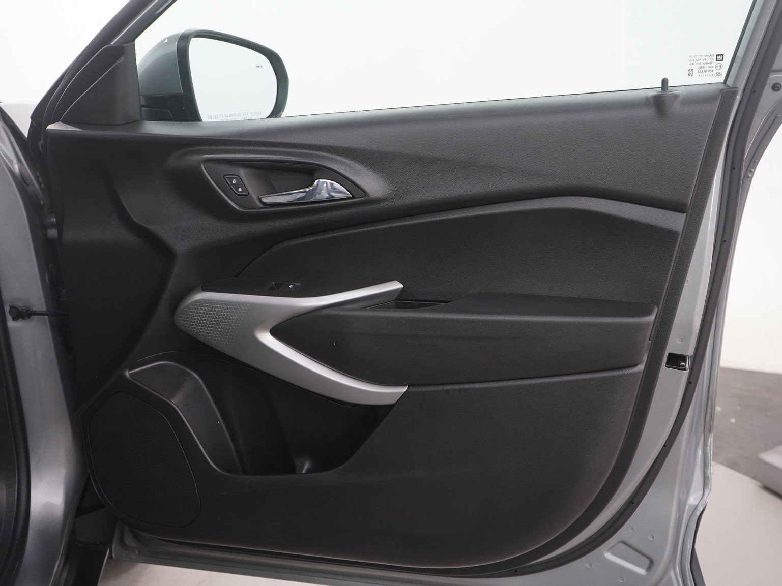 Used 2024 Chevrolet Trax LS w/ LS Convenience Package image 9