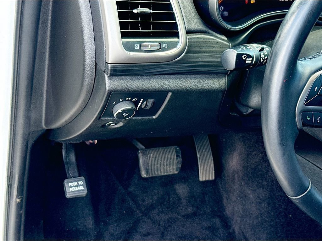 Used 2019 Jeep Grand Cherokee Altitude RWD image 11