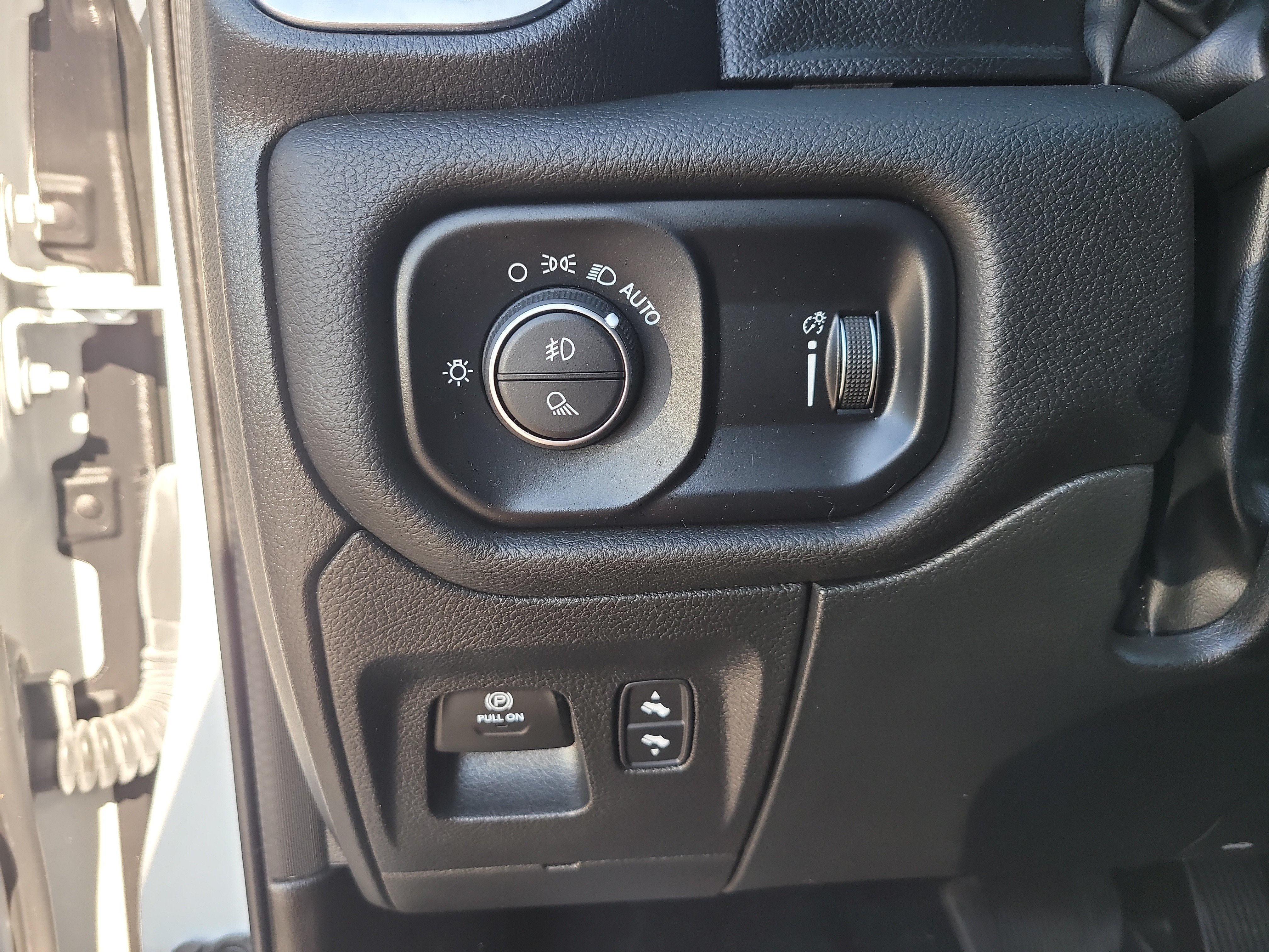 Used 2024 RAM 1500 Big Horn AWD/4WD image 32