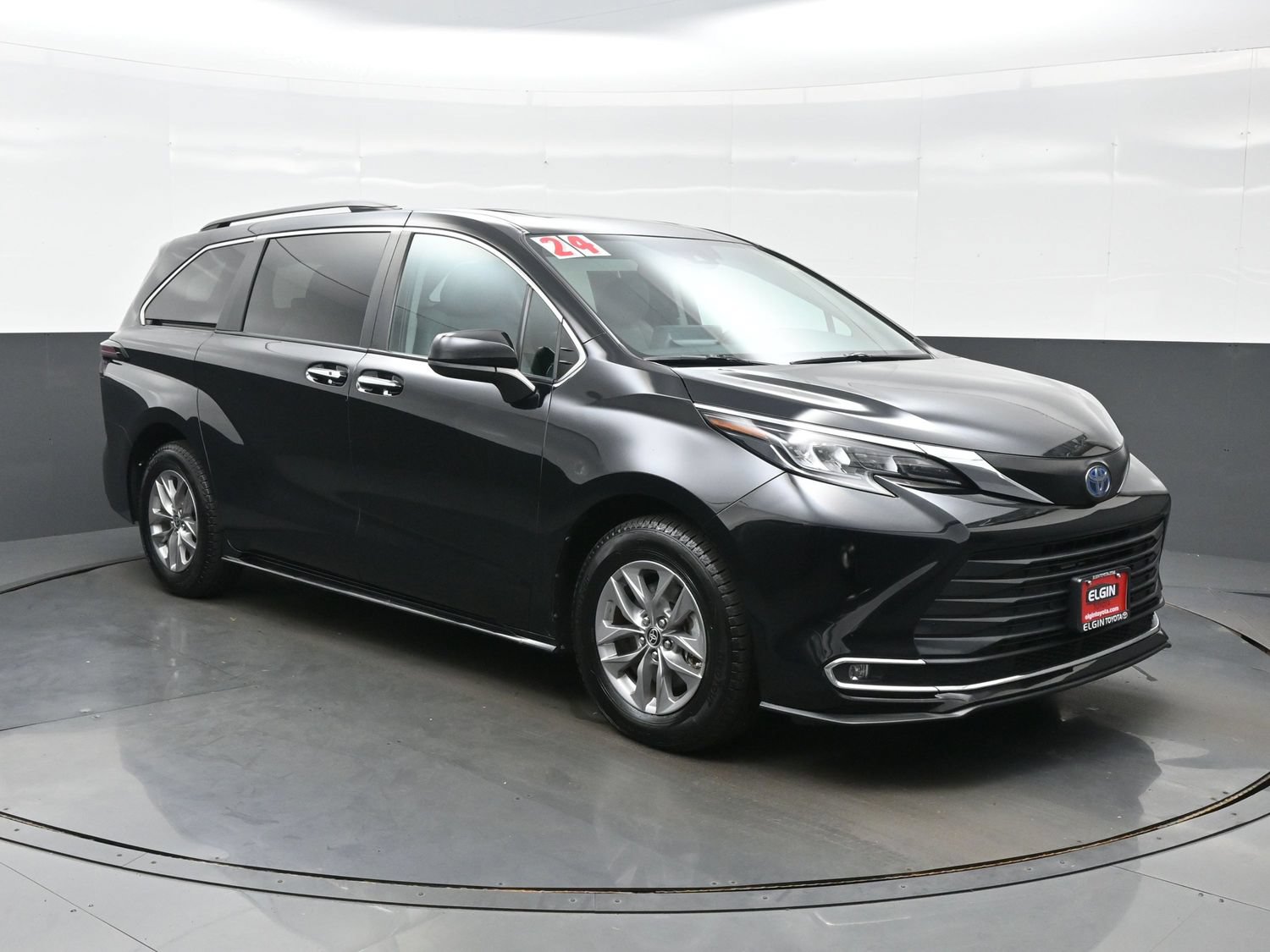 Used 2024 Toyota Sienna XLE FWD image 8