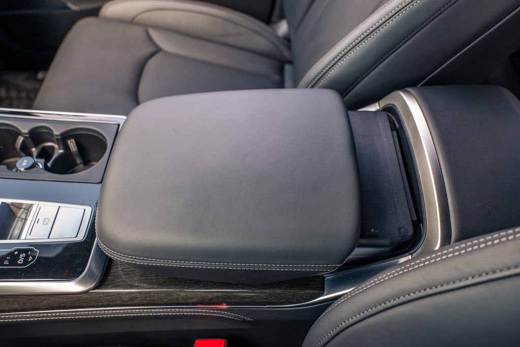 Used 2025 Audi Q8 Prestige image 31