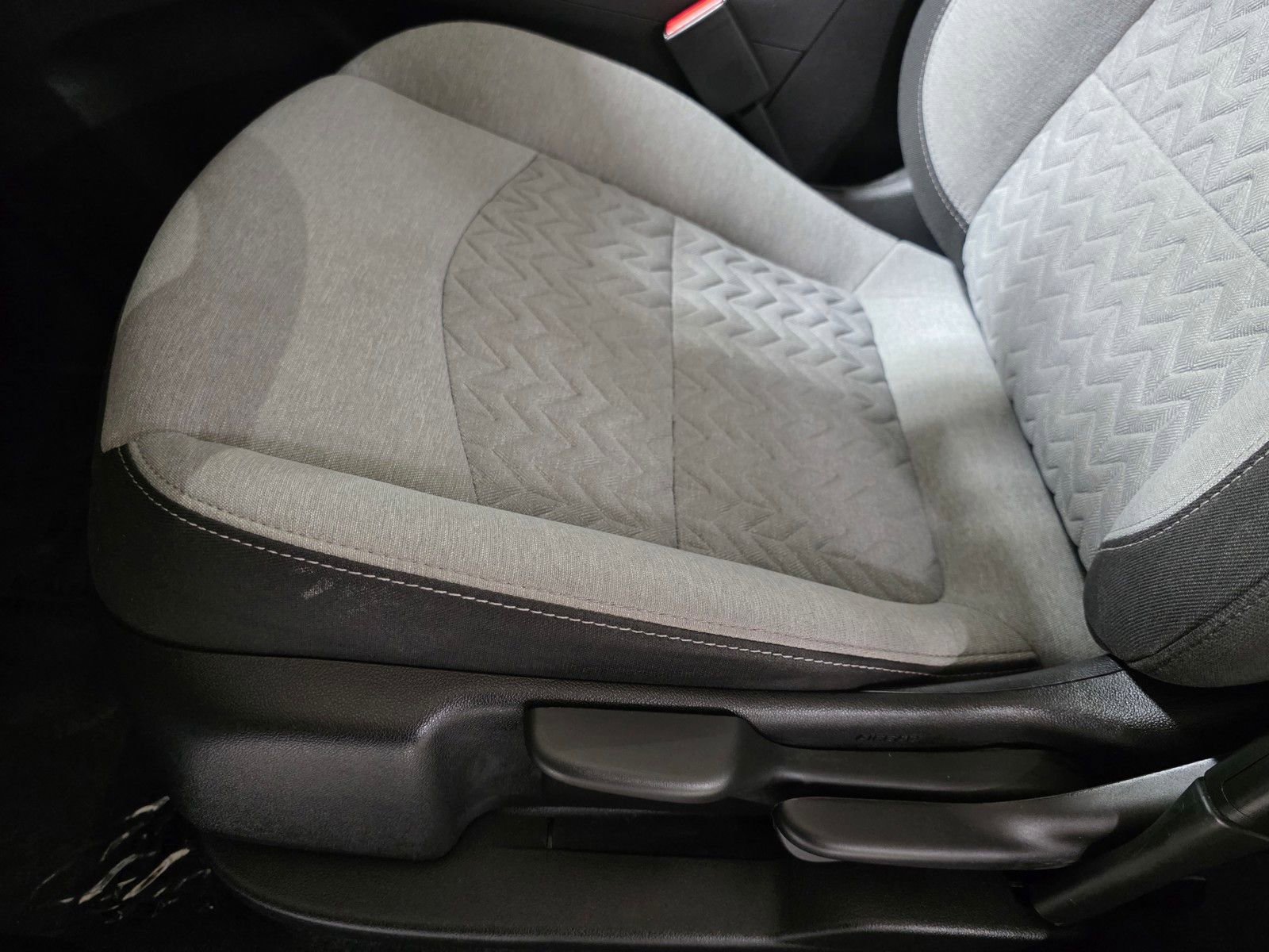 Used 2022 Chevrolet Equinox LS FWD image 23
