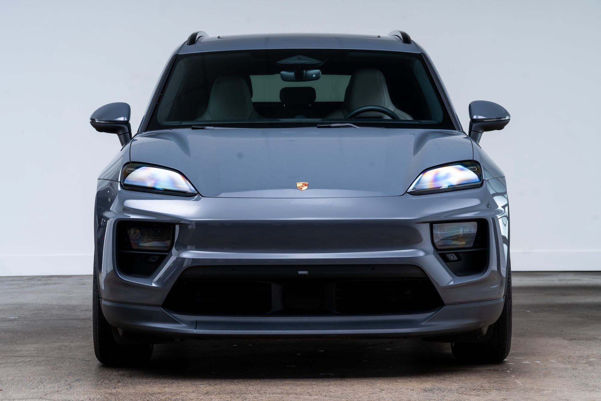 Used 2025 Porsche Macan 4 Electric AWD/4WD image 3