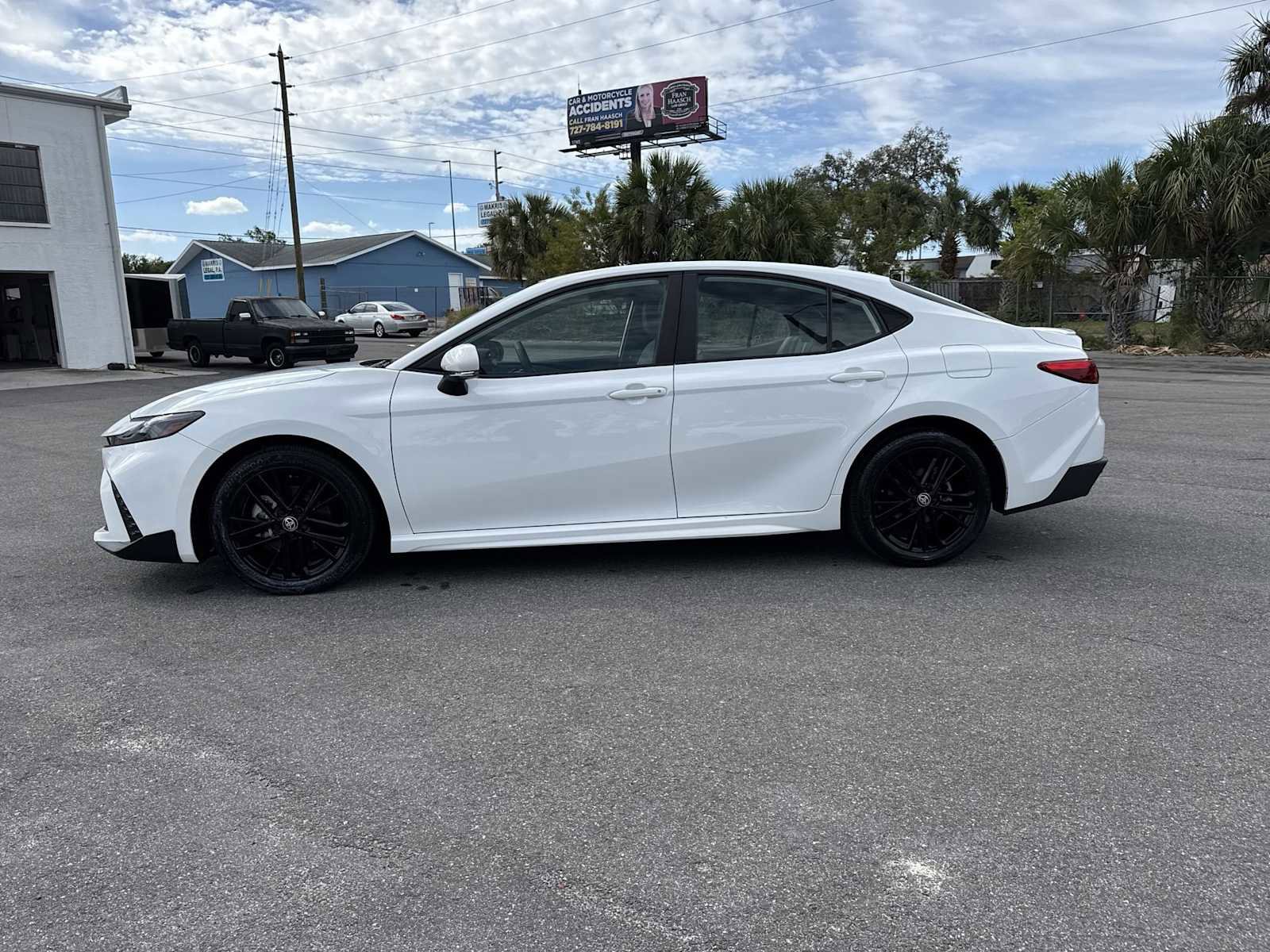 Used 2025 Toyota Camry SE w/ Multimedia Upgrade Package FWD image 3