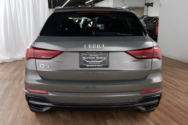 Used 2022 Audi Q3 2.0T Premium Plus w/ Premium Plus Package AWD/4WD image 8