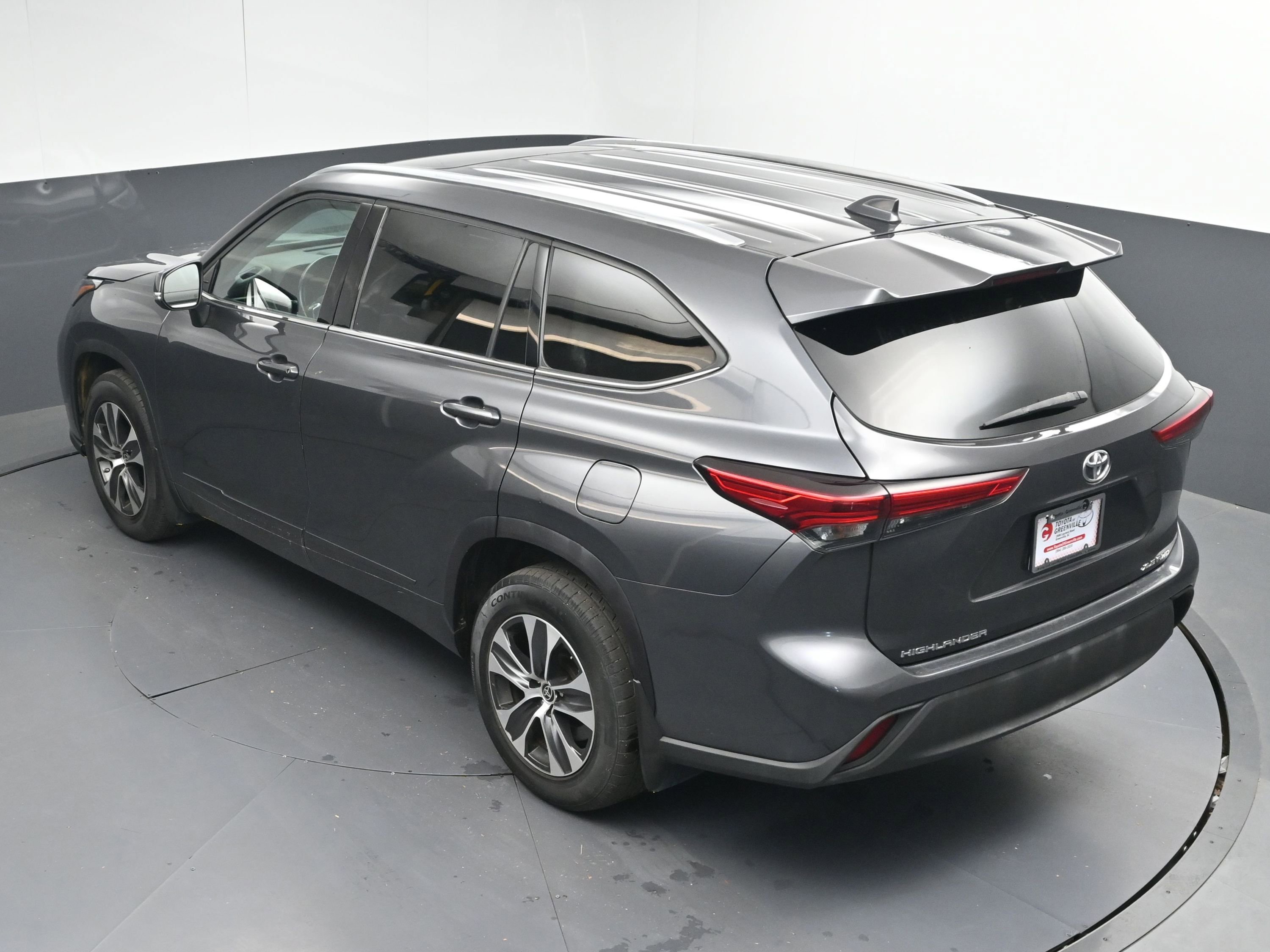 Used 2020 Toyota Highlander XLE image 38