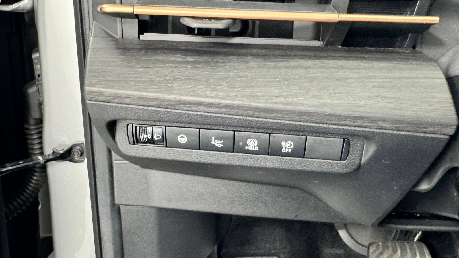 Certified 2024 Nissan Ariya AWD image 30