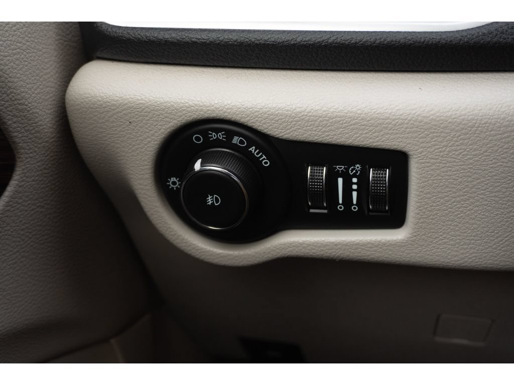 Used 2022 Chrysler Pacifica Limited FWD image 28