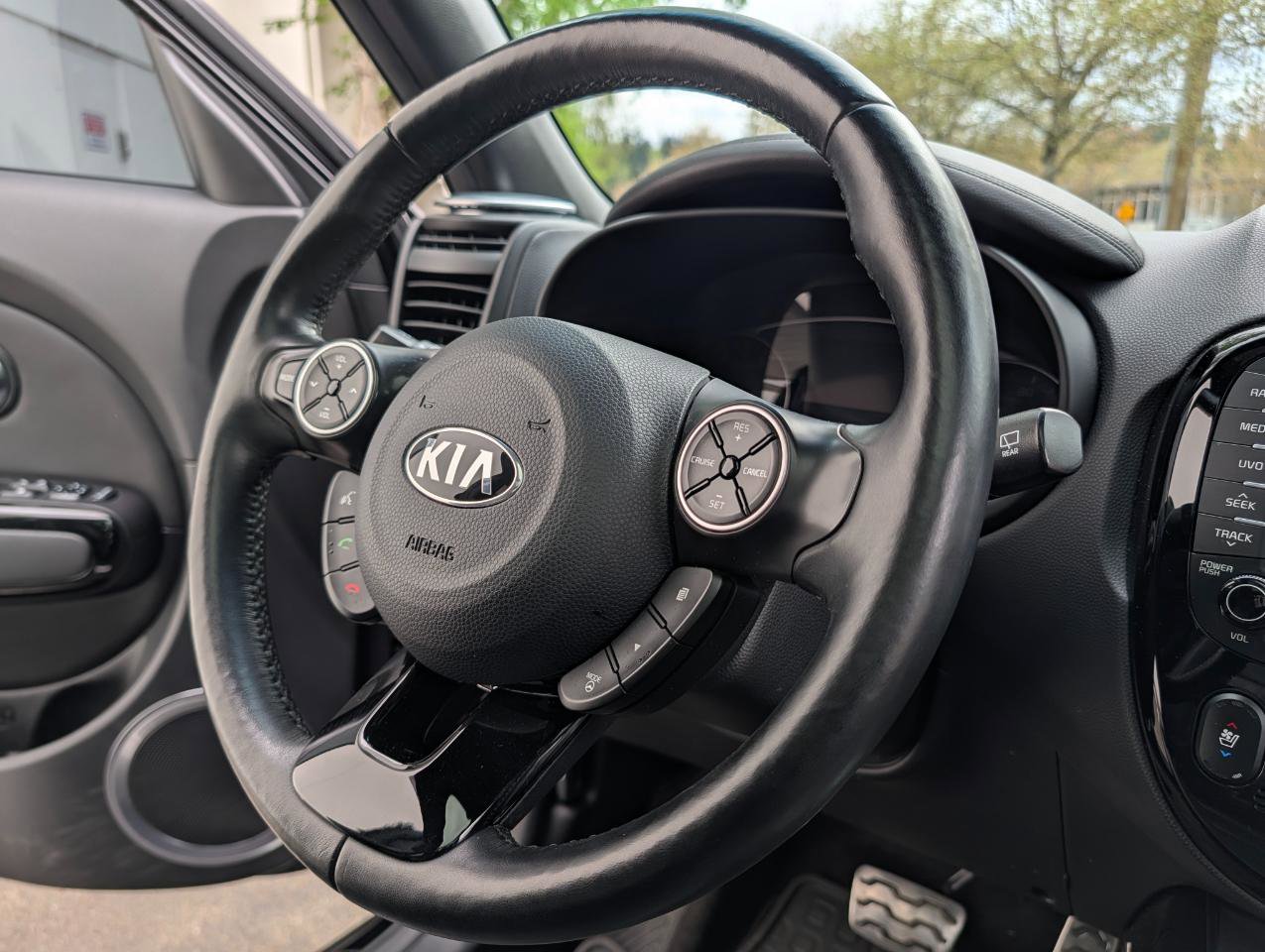 Used 2014 Kia Soul ! w/ Sun & Sound Package FWD image 13