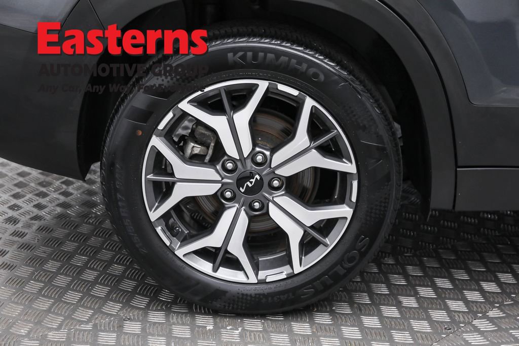 Used 2023 Kia Seltos EX image 31