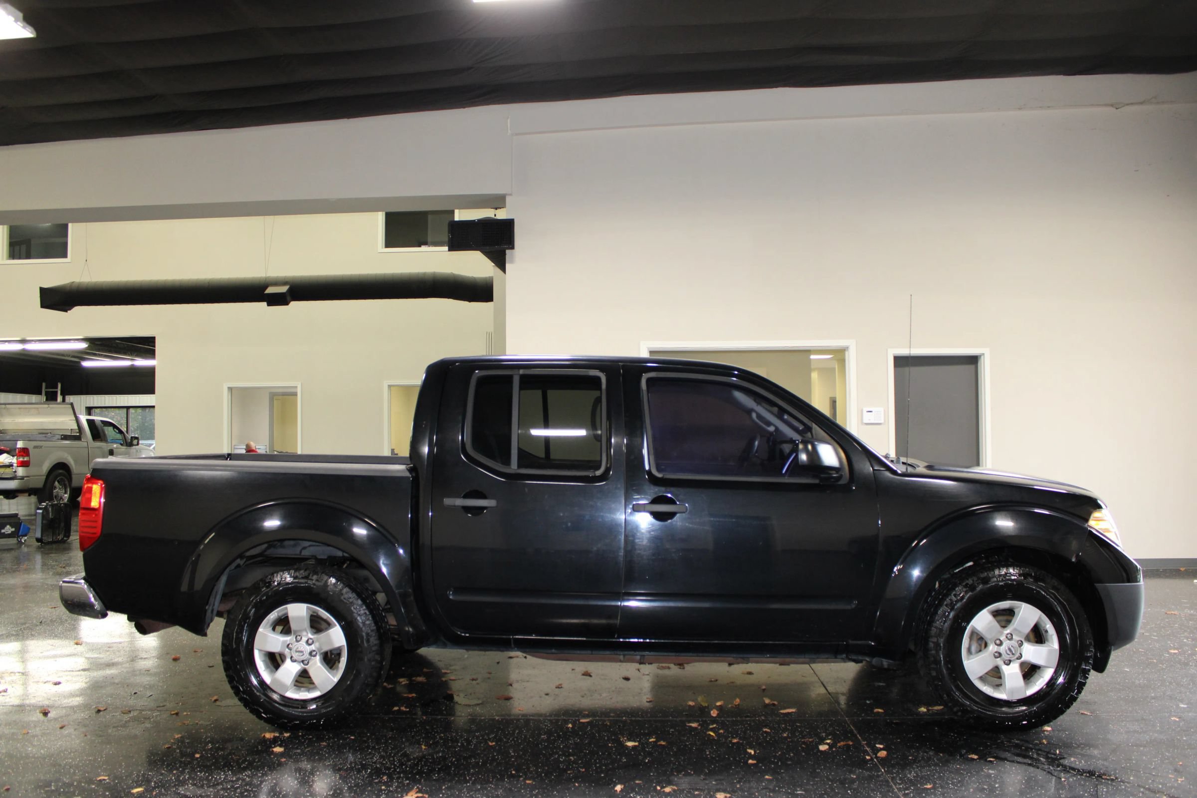 Used 2012 Nissan Frontier SV RWD image 2