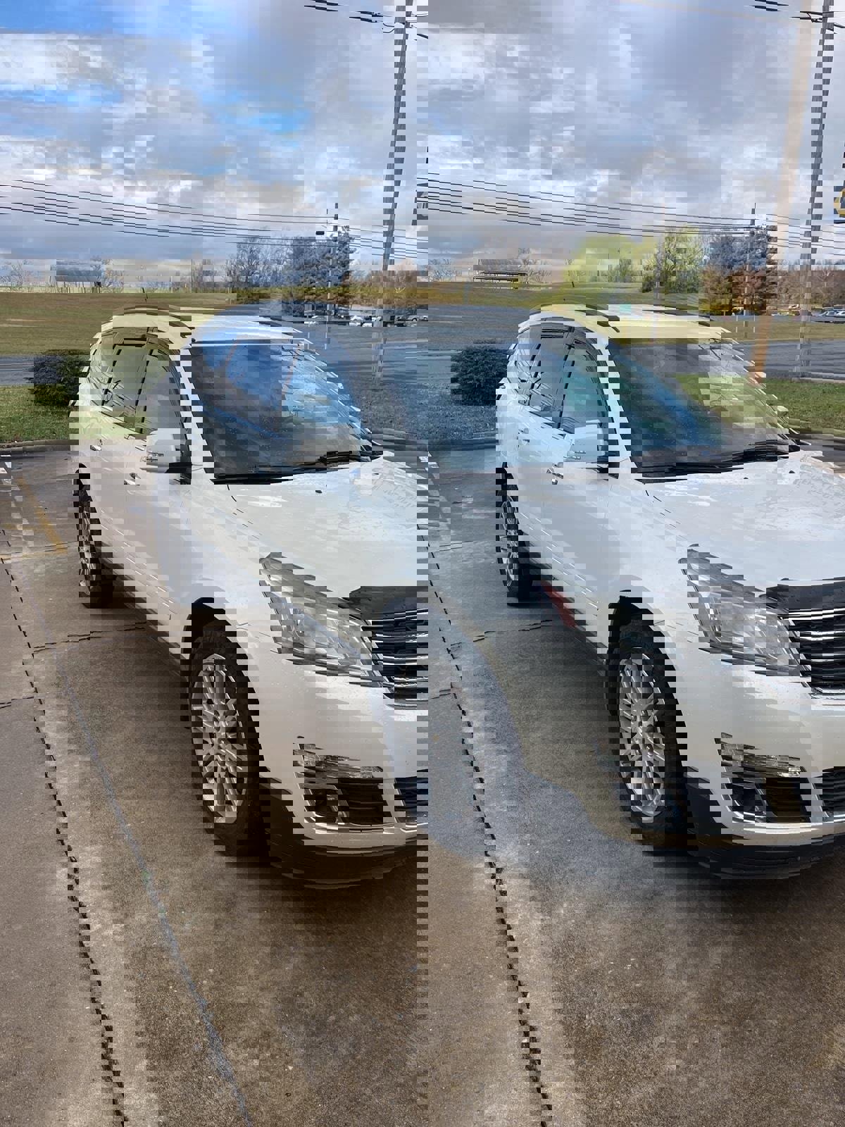 Used 2015 Chevrolet Traverse LT w/ Style and Technology Package image 3