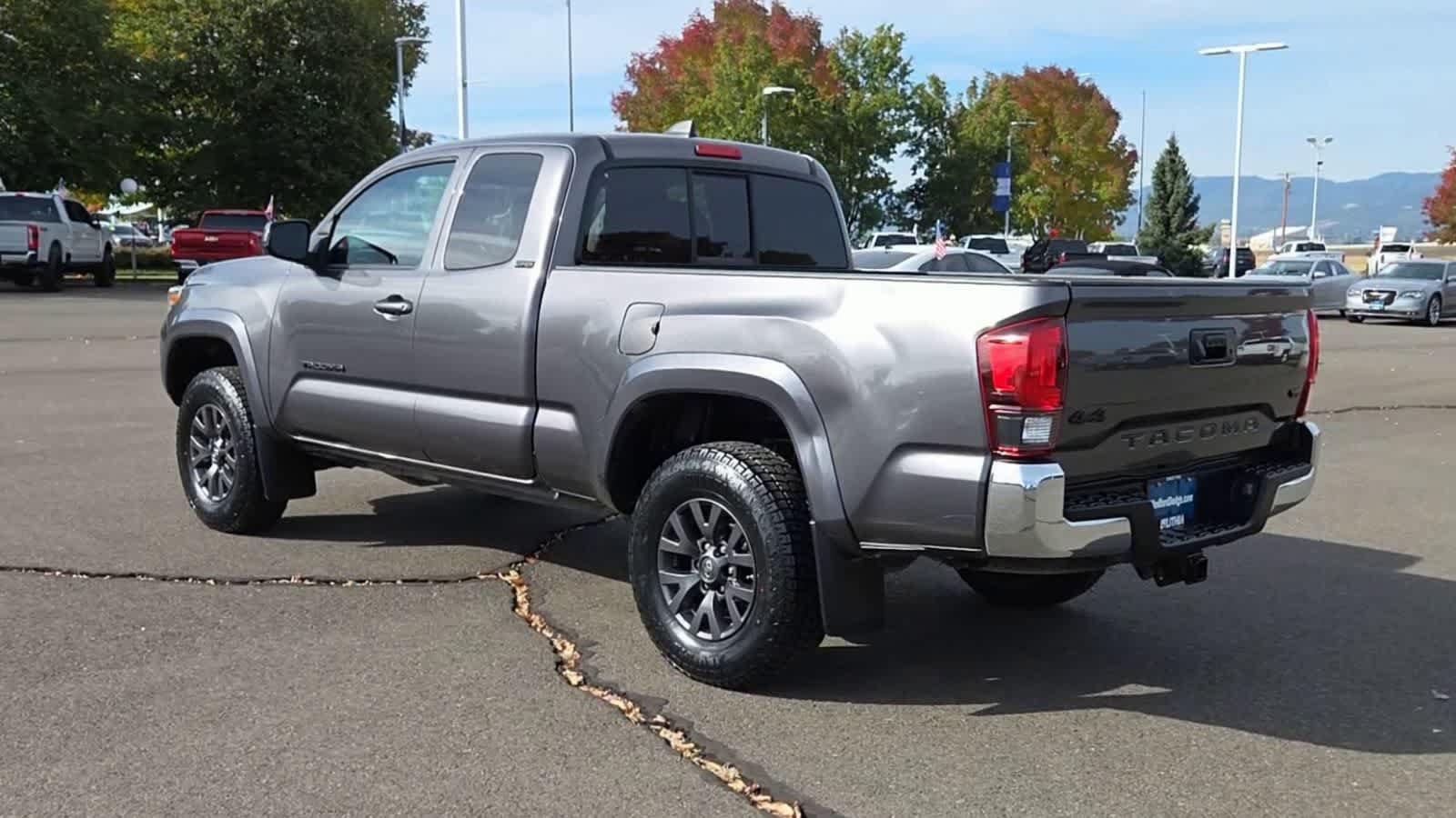 Used 2020 Toyota Tacoma SR5 w/ Blackout Package AWD/4WD image 6