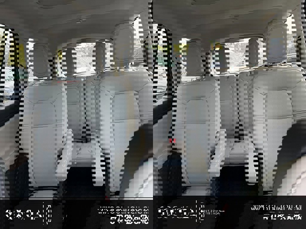 New 2025 Lincoln Aviator AWD image 30