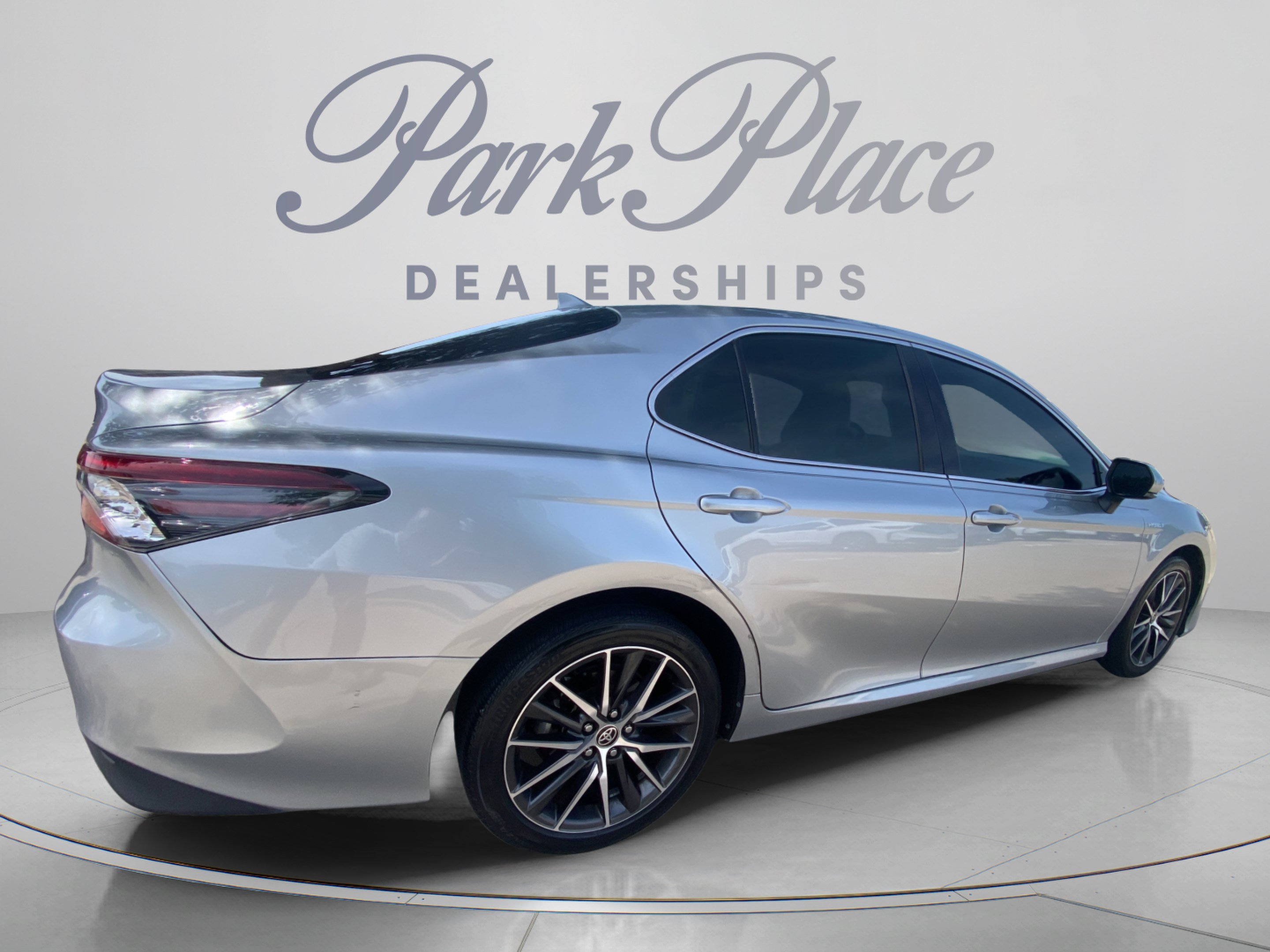 Used 2021 Toyota Camry XLE w/ Cold Weather Package FWD image 6