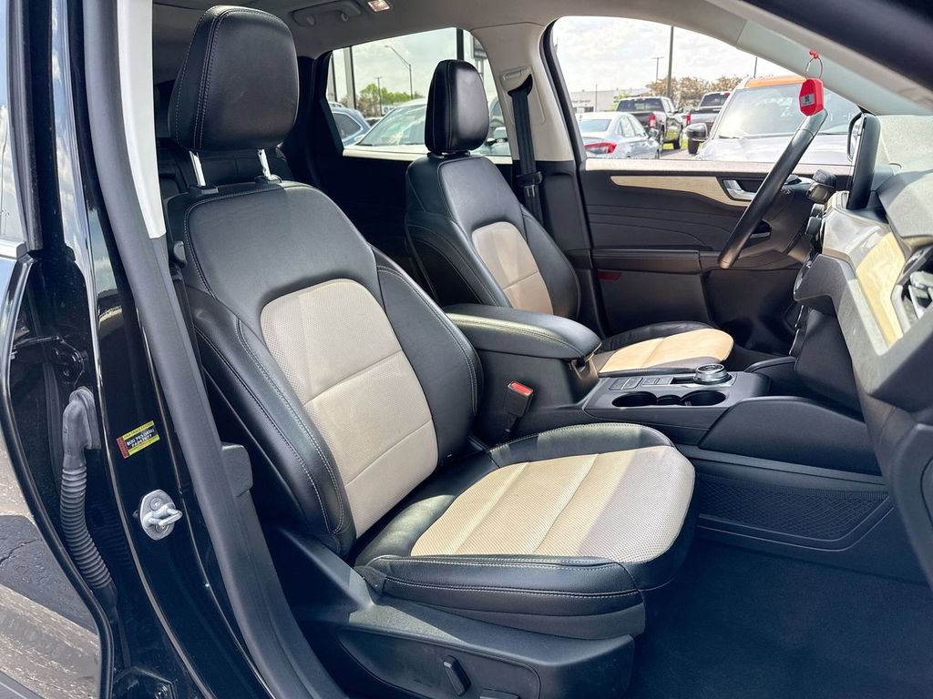 Used 2022 Ford Escape Titanium w/ Titanium Premium Package FWD image 25