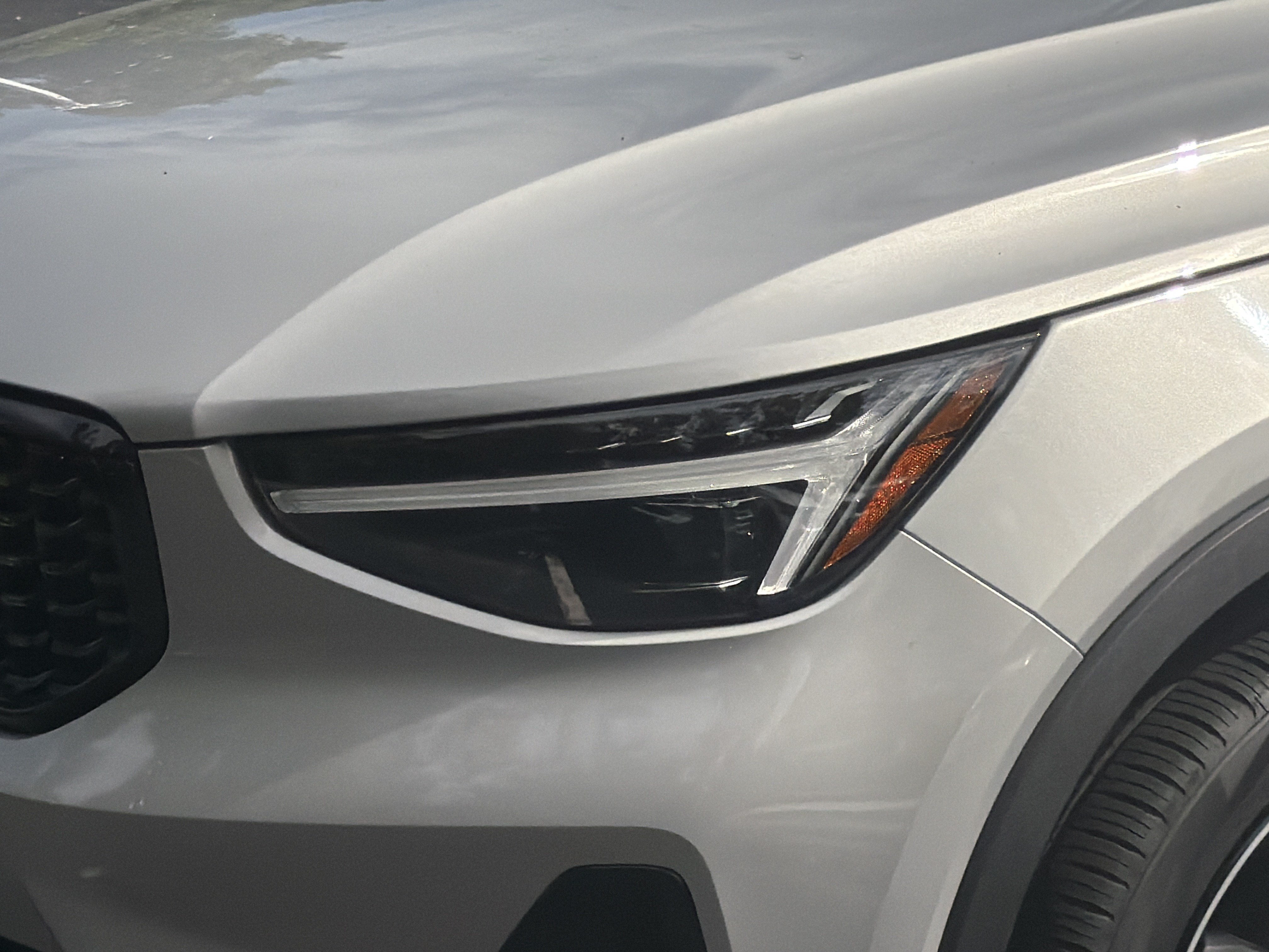Certified 2025 Volvo XC40 B5 Ultra AWD/4WD image 6