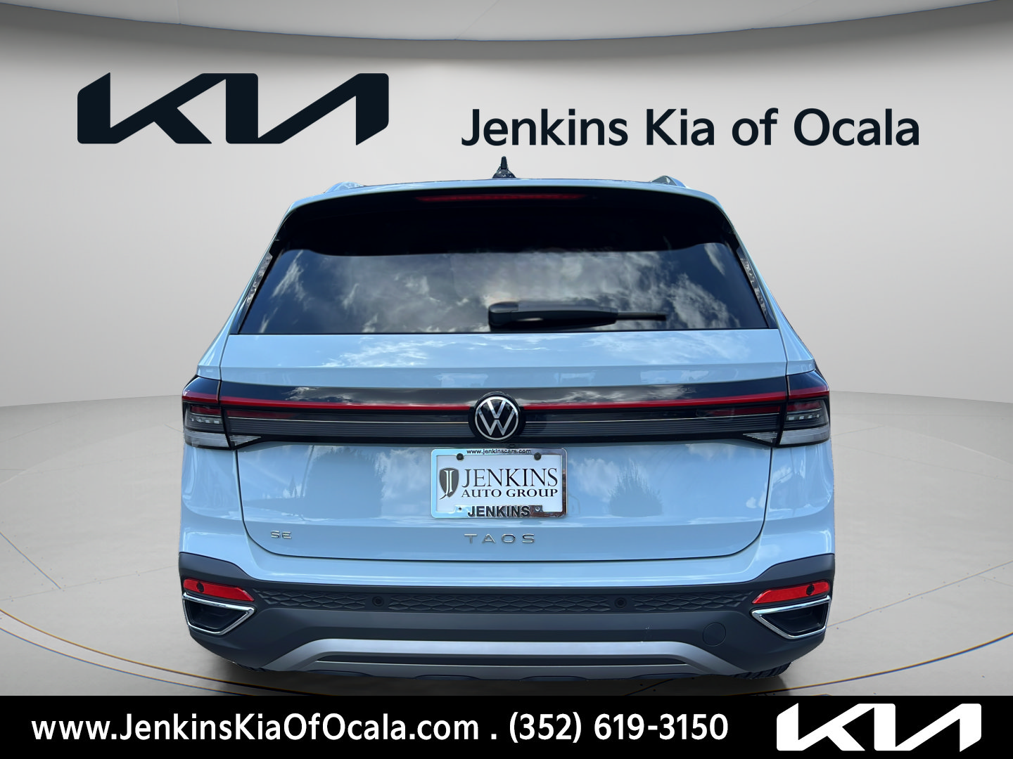Used 2025 Volkswagen Taos SE FWD image 4