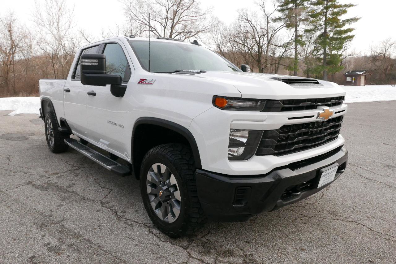 Used 2024 Chevrolet Silverado 2500 Custom w/ Custom Value Package image 4
