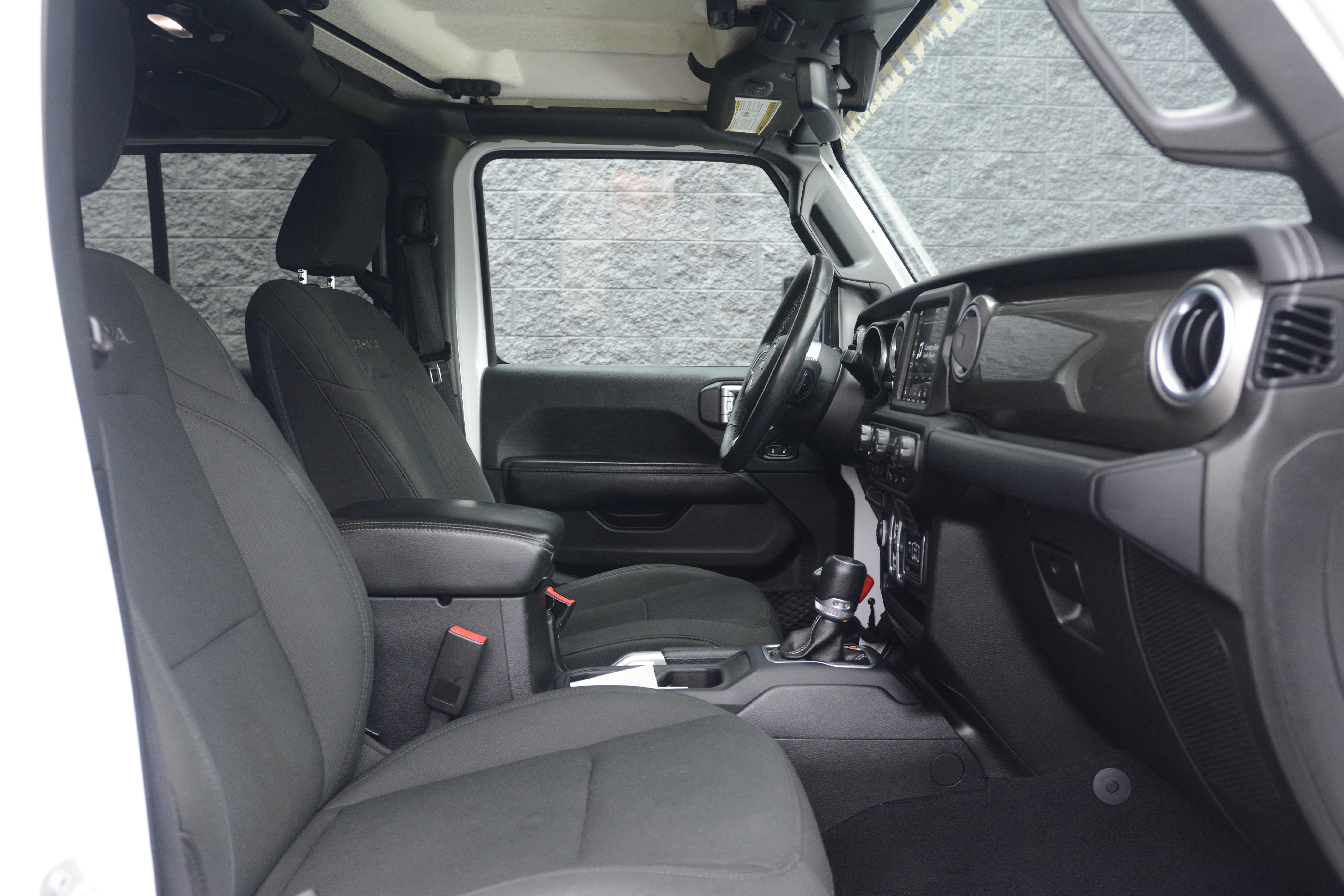 Used 2018 Jeep Wrangler Unlimited Sahara AWD/4WD image 26
