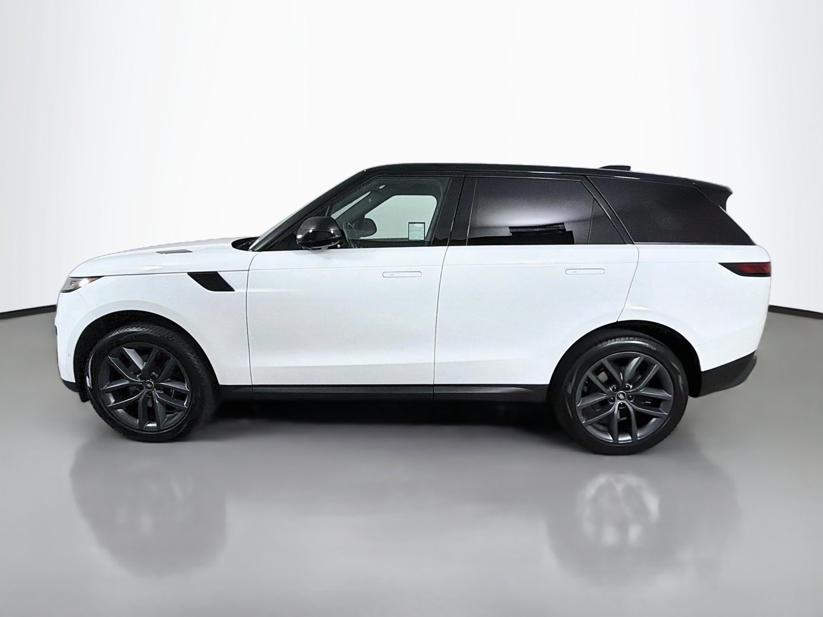 Used 2024 Land Rover Range Rover Sport SE AWD/4WD image 2