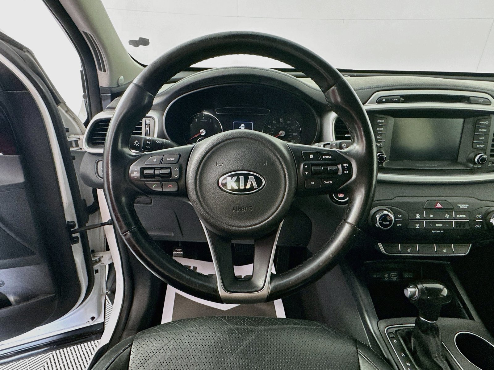Used 2017 Kia Sorento AWD w/ LX Convenience Package image 11