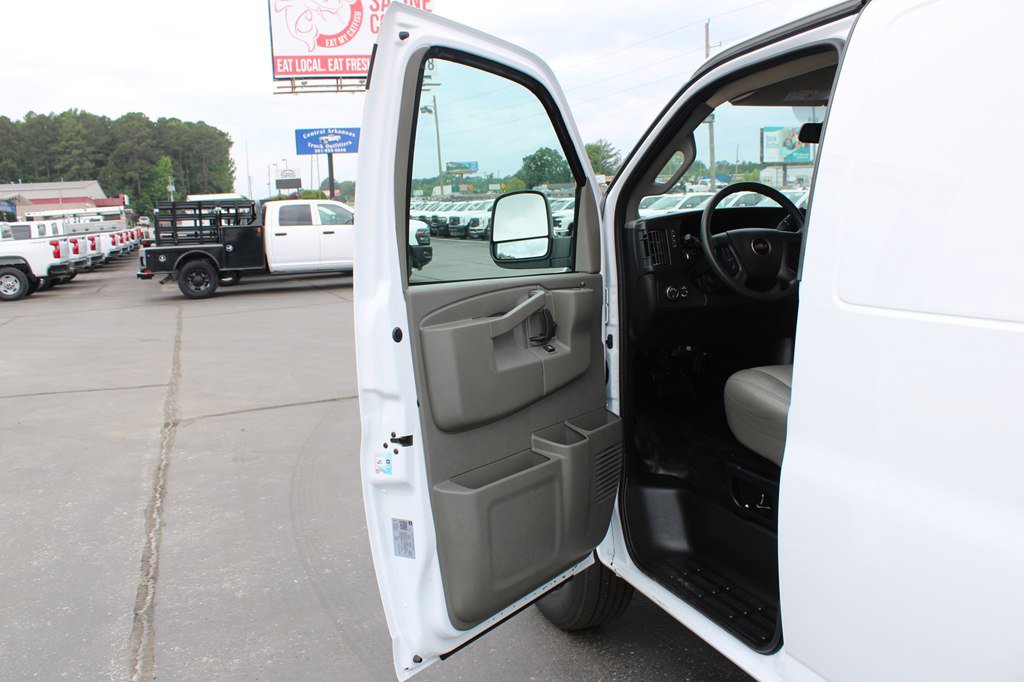 Used 2024 Chevrolet Express 2500 w/ Driver Convenience Package RWD image 24