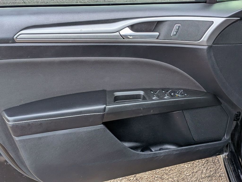 Used 2019 Ford Fusion SE image 13