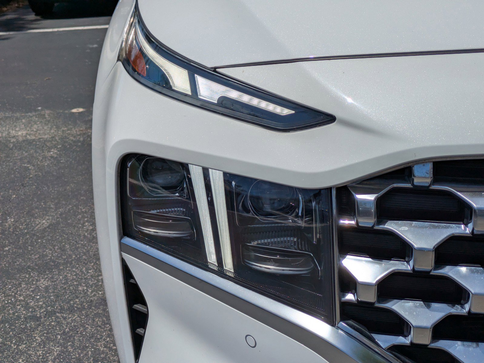 Used 2023 Hyundai Santa Fe Limited image 8