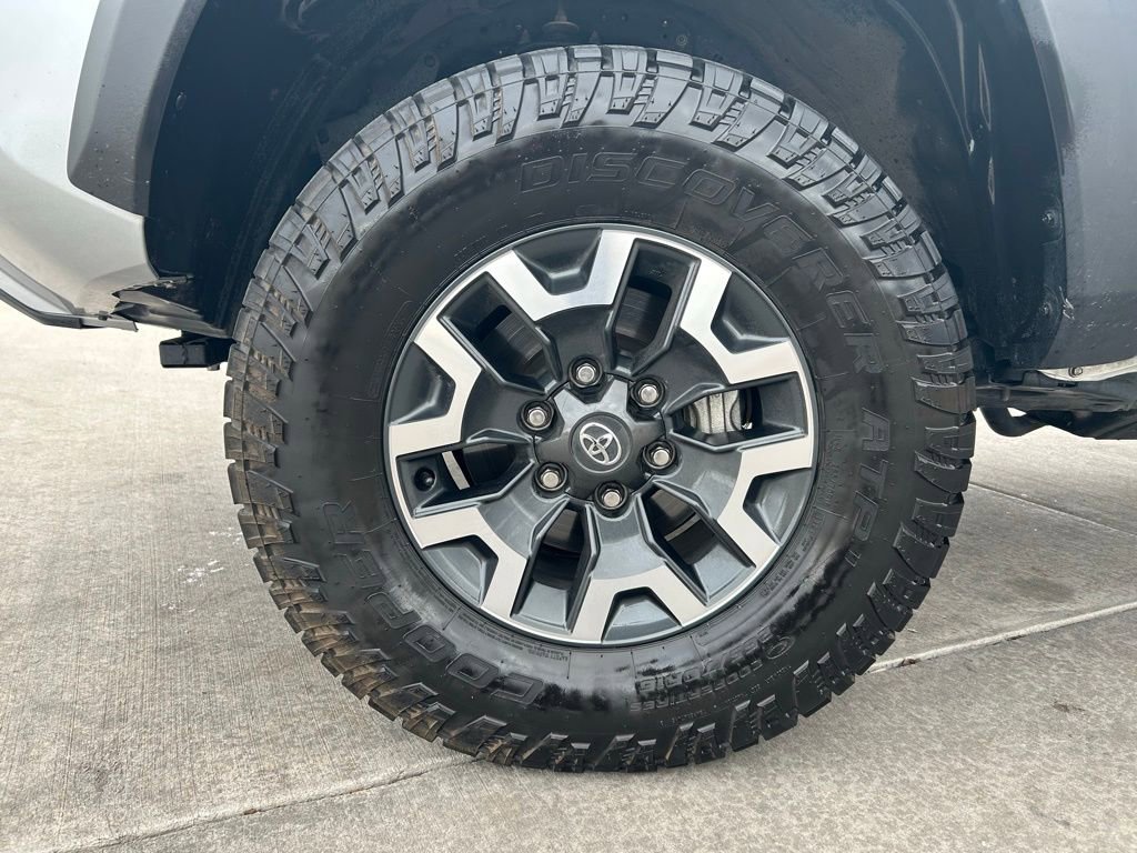 Used 2022 Toyota Tacoma TRD Off-Road w/ Technology Package image 32