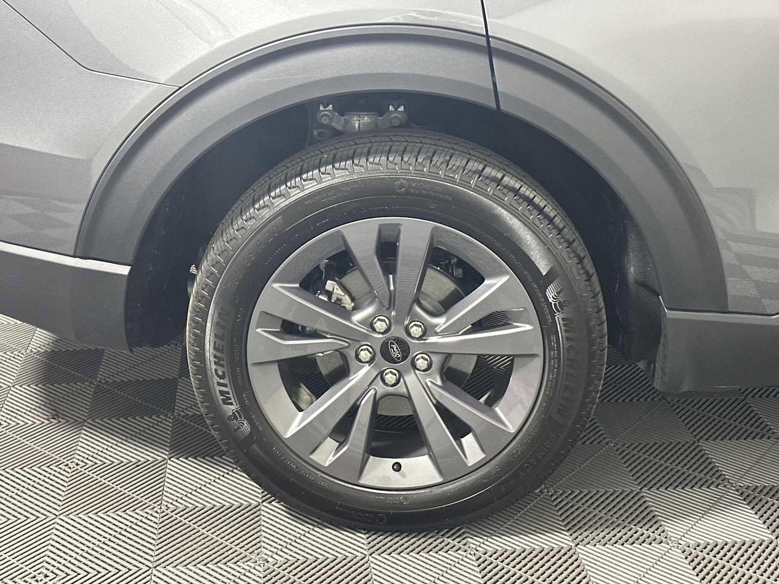 Used 2025 Ford Explorer Active w/ Active Comfort Package RWD image 19