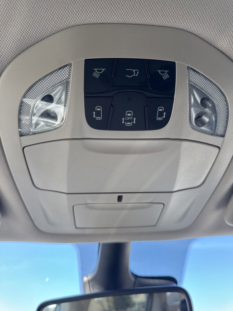 Used 2024 Chrysler Pacifica Touring-L image 36
