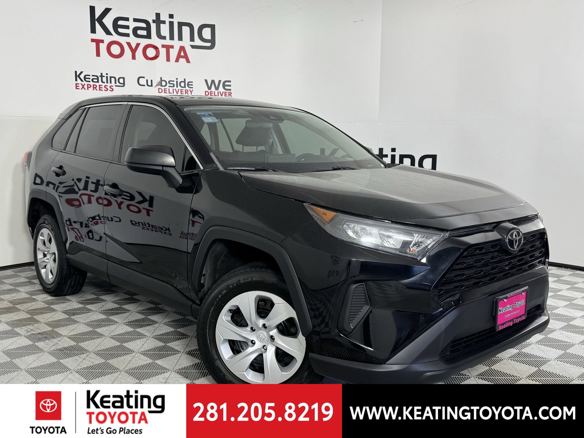 Used 2022 Toyota RAV4 LE image 2