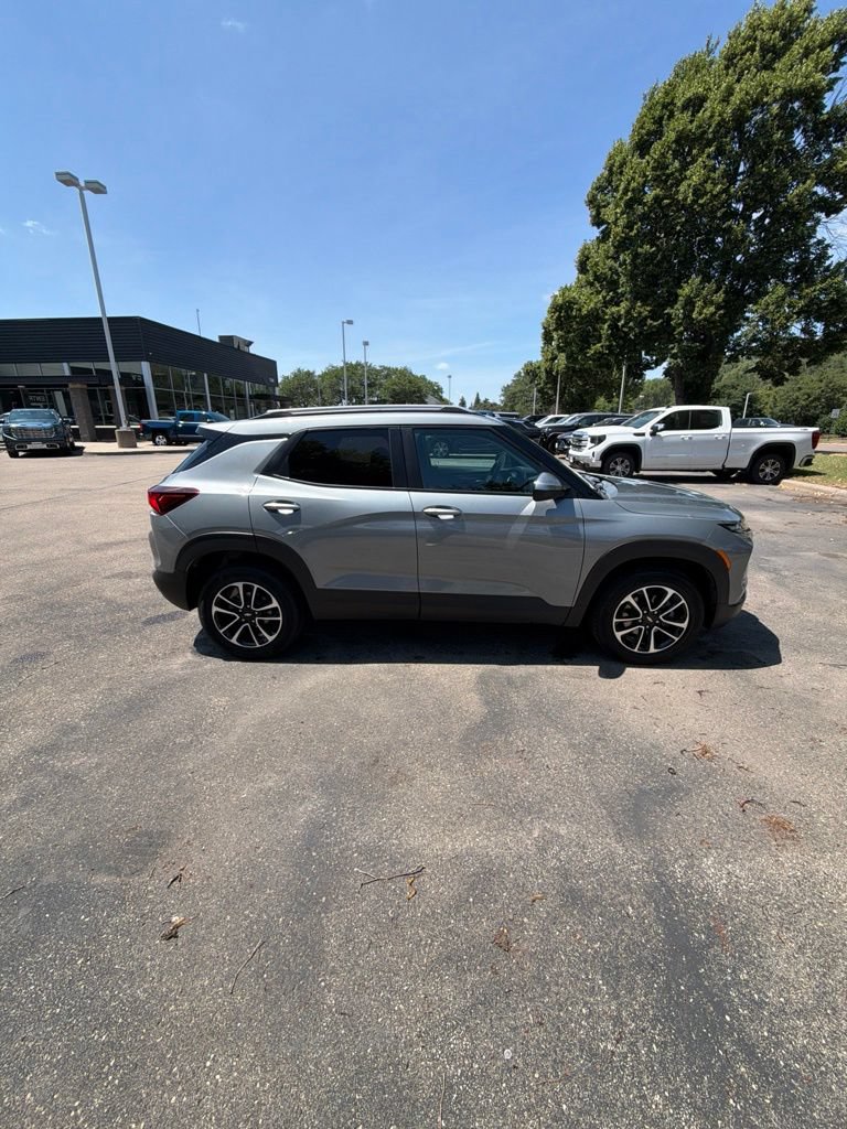 Used 2025 Chevrolet TrailBlazer LT AWD/4WD image 7
