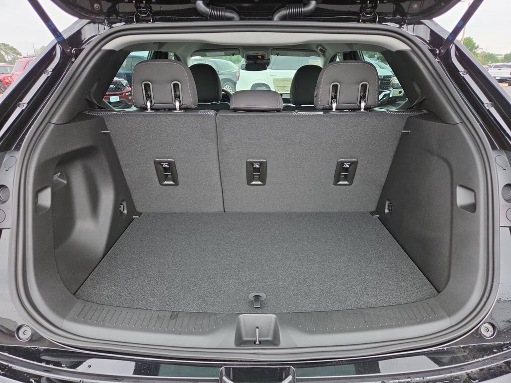 New 2027 Chevrolet Bolt LT w/ Comfort Package FWD image 16