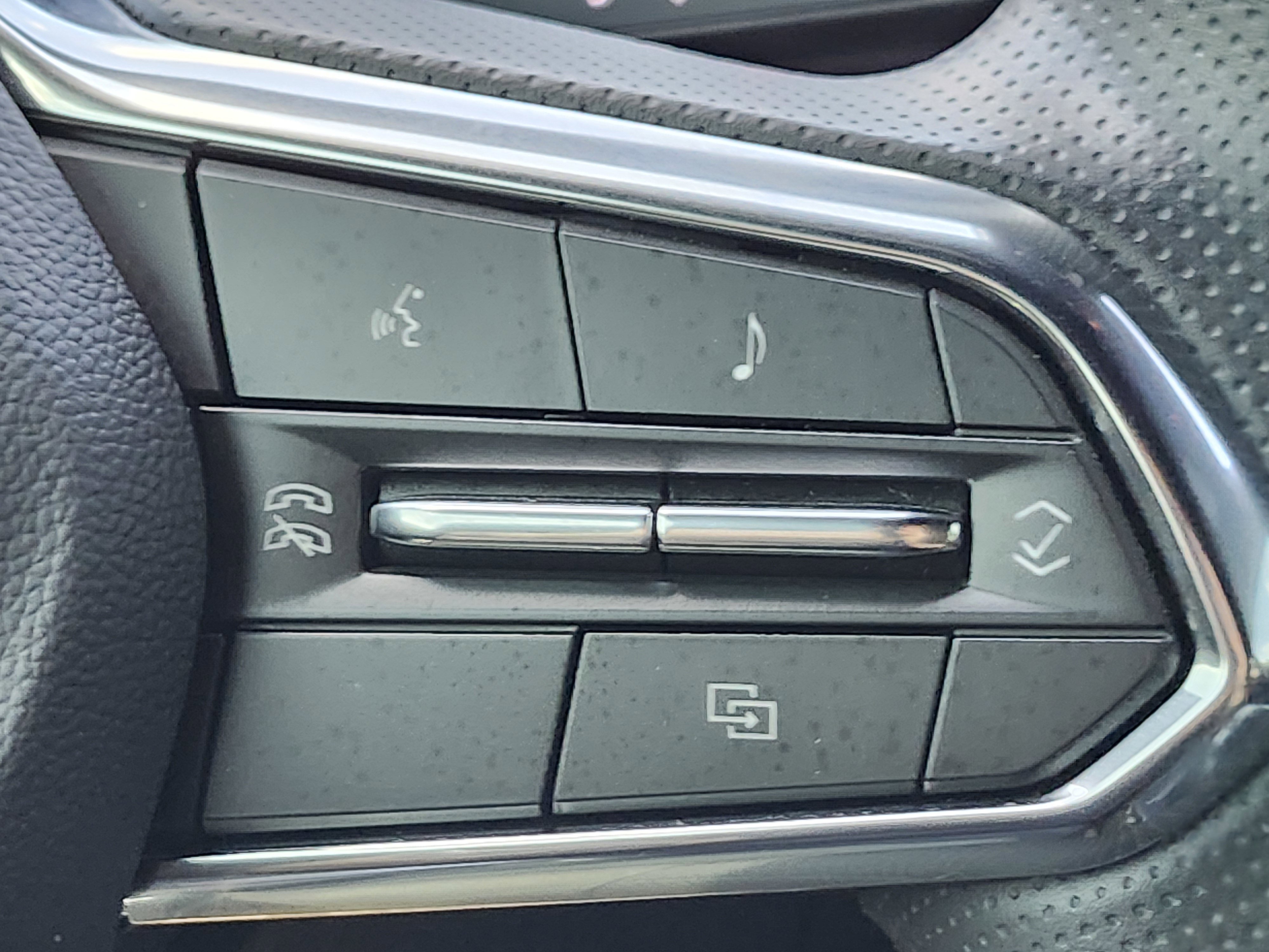Used 2025 Chevrolet Equinox EV LT image 29
