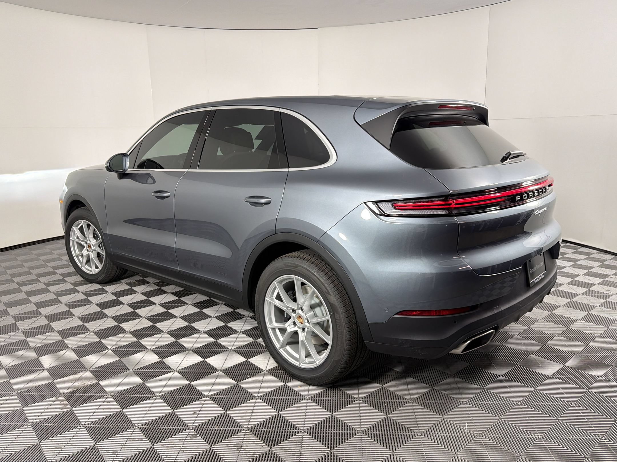 Used 2026 Porsche Cayenne AWD/4WD image 3