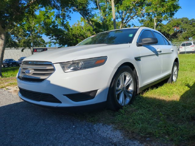 Used 2017 Ford Taurus SE FWD image 3