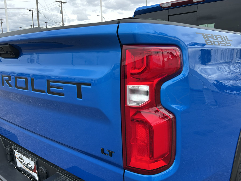 Used 2025 Chevrolet Silverado 1500 LT Trail Boss w/ Convenience Package II image 11