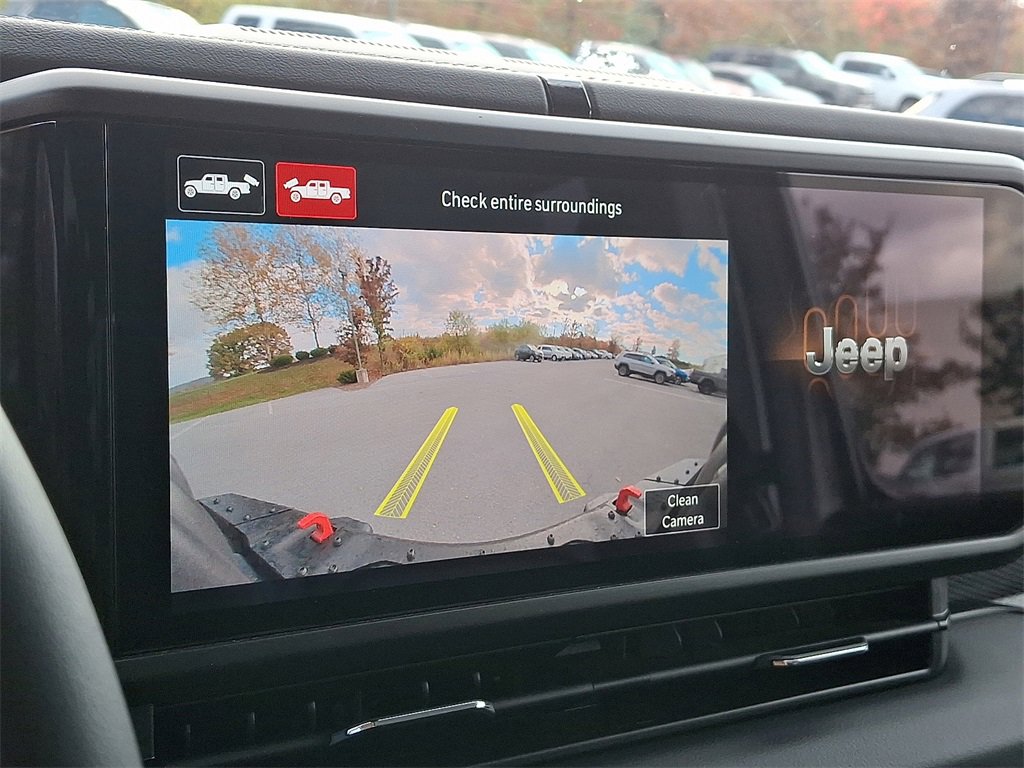 Used 2024 Jeep Gladiator Rubicon w/ Technology Group image 19