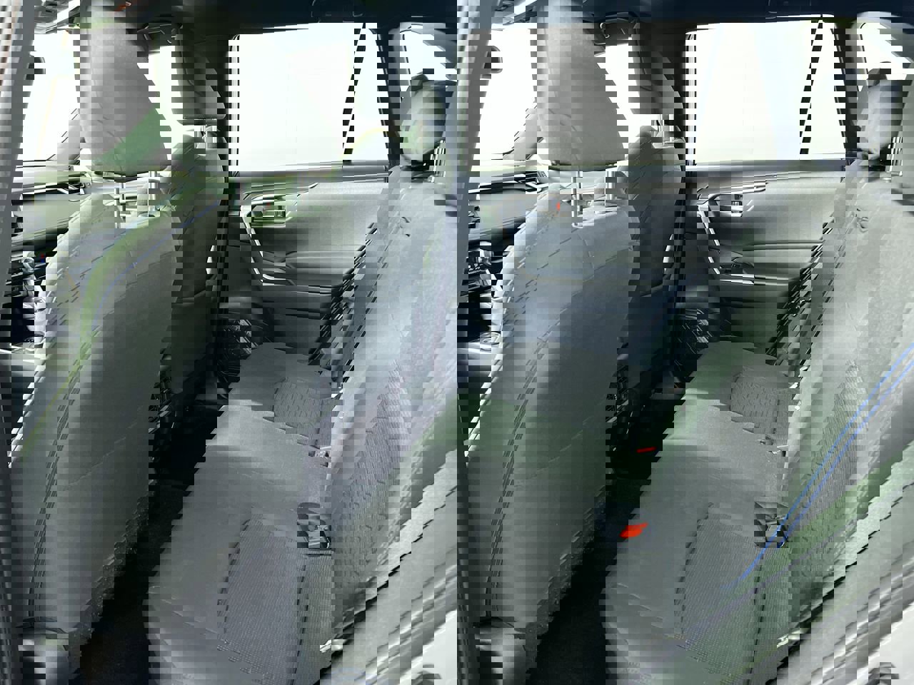 Used 2023 Toyota RAV4 SE image 27