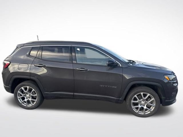 Used 2024 Jeep Compass Latitude AWD/4WD image 8