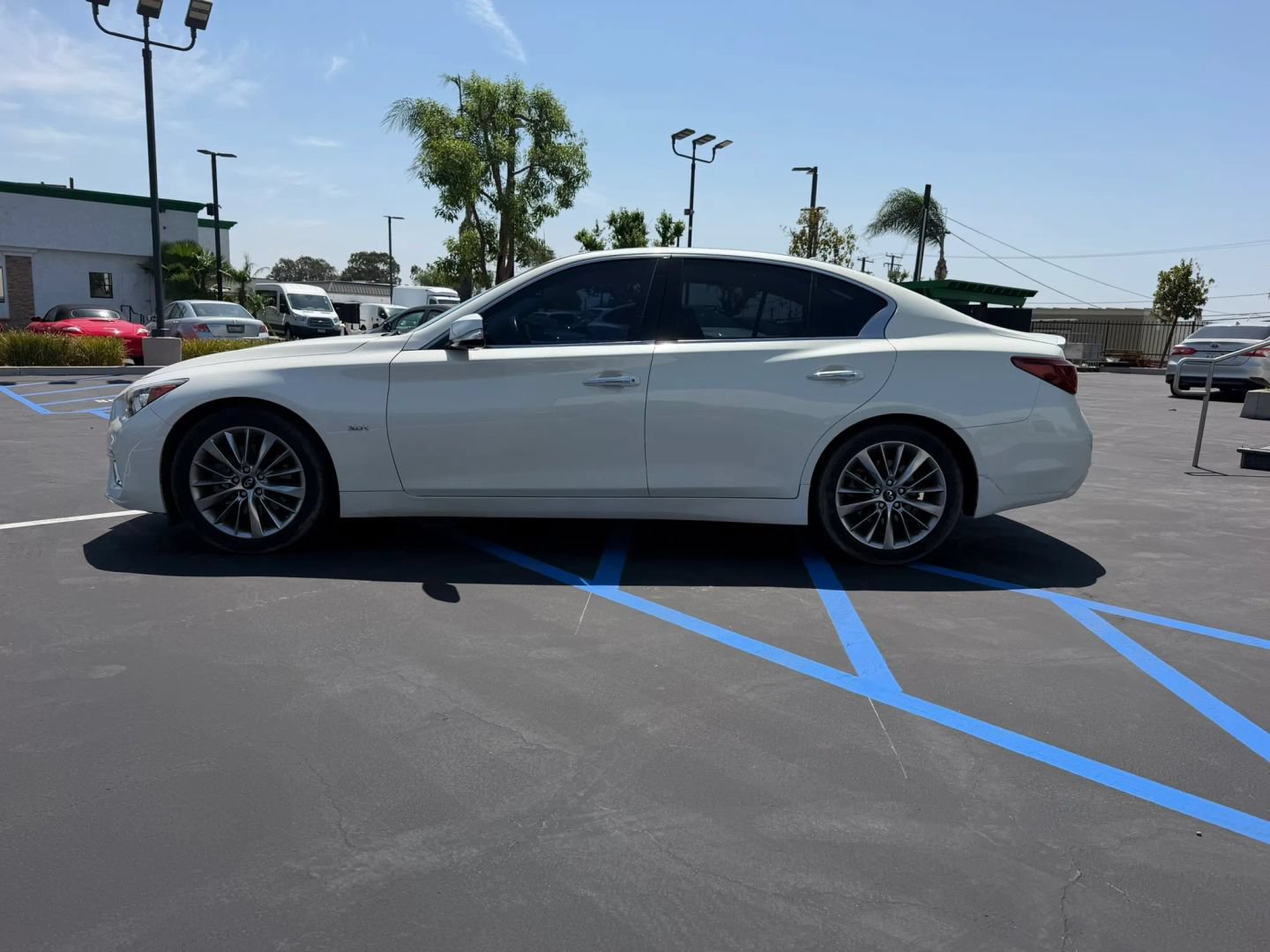 Used 2019 INFINITI Q50 Luxe w/ Essential Package (3.0T Luxe) RWD image 5