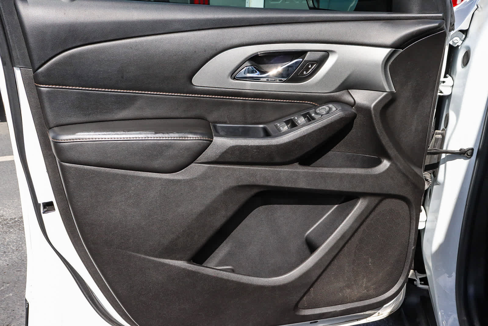 Used 2021 Chevrolet Traverse LT image 23