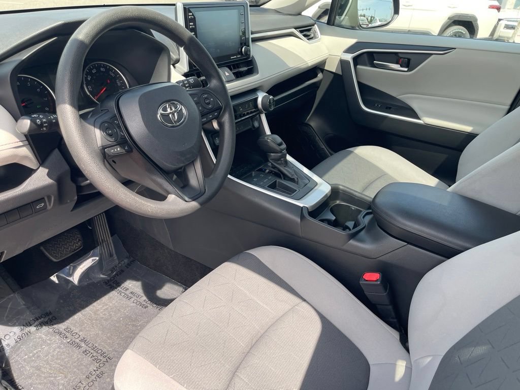 Used 2021 Toyota RAV4 XLE w/ Convenience Package FWD image 19